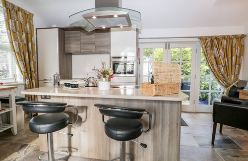 Kendal Cottage | THE BOLT HOLE, romantic, with a garden in Kendal