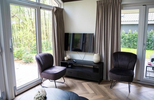 Rhenen House | The Boscottage, with hot tub for 4 people is located on forest edge of our park.