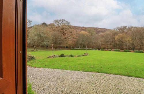 Mount Cottage | THE BOTHY, with a garden in Bodmin
