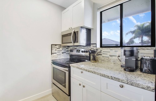 Palm Beach Gardens Cottage | “The Bougie Bungalow” PGA National Club Cottage, newly renovated, new on market