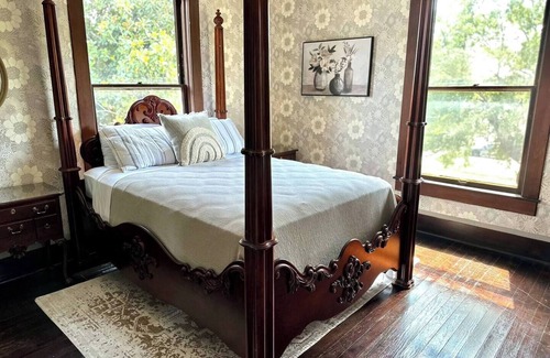 Mount Pleasant House | The Bouquet Suite w/Private Full Bath