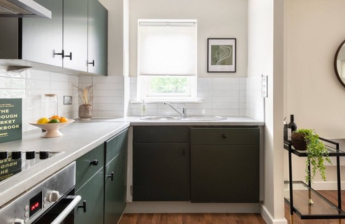 Bow Apartment | The Bow Mews - Modern & Bright 2BDR Apartment with Patio