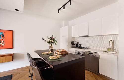 Darlinghurst Apartment | The Brass Room - Flamingo on Oxford Street