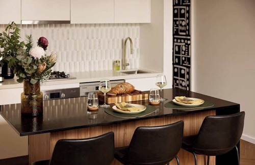 Darlinghurst Apartment | The Brass Room - Flamingo on Oxford Street
