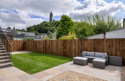 Tillicoultry Apartment | The Braveheart Suite by The Wallace Monument