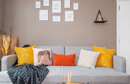Bloxwich House | The Brays House for families, contractors and professionals, Birmingham