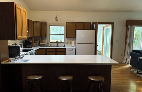 Clayton Cottage | The Brewster Cottage - Charming 4-bedroom cottage in Clayton with AC