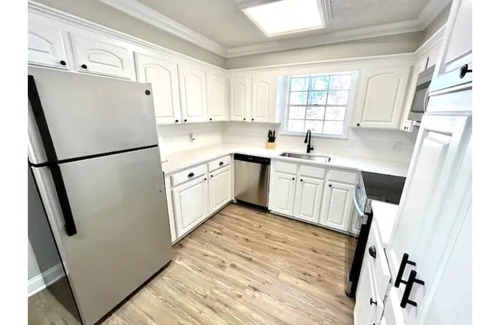 Alexandria House | The Briarcliff - 4 bedroom/3 bath home with back patio and large back deck