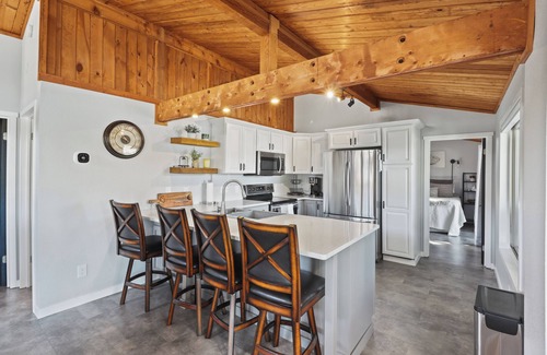Camdenton House | The Briarcliff Retreat| Lake Front | Pet Friendly