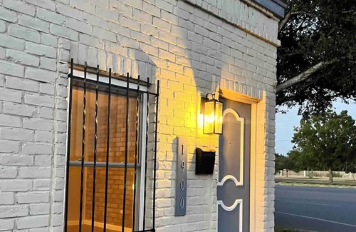McAllen House | The Brick House- Cozy Stay in McAllen