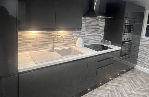 Herne Bay Apartment | The Broadway Retreat with parking
