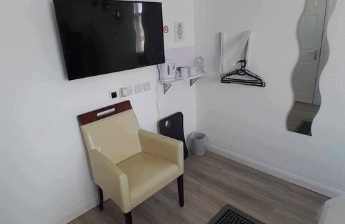 Leicester Hotel | The Broadway Rooms