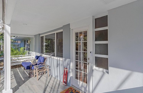 Central Sarasota Cottage | The Bromeliads - Cozy Cottage close to everything w/grill on patio