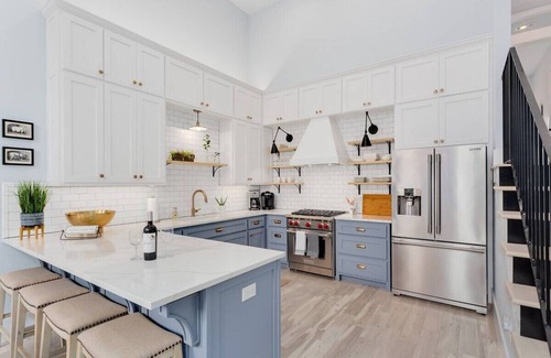 Downtown House | The Brownstone - 1 Block to Downtown Bentonville