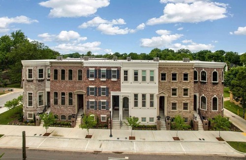 Downtown House | The Brownstone - 1 Block to Downtown Bentonville