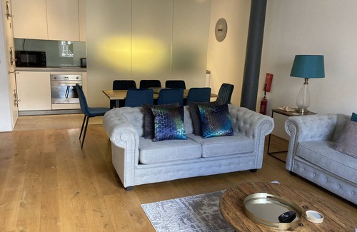 Plymouth Apartment | The Bruce @ RWY Family Apartment - sleeps 7 guests in 2 bedrooms