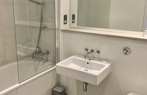 Plymouth Apartment | The Bruce @ RWY Studio - sleeps 4 guests in 1 bedroom