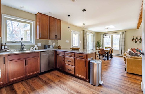 Albrightsville House | The Buckhorn Chalet | Hot Tub | Arcades | 6 Bedroom | Fire Place