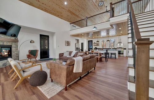 Logan Cabin | The Buffalo at Whiskey Ridge Cabins; Luxury in the woods