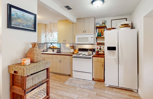New Port Richey House | The Bungalow Boogie and Bunkhouse | New Port Richey stay with two homes