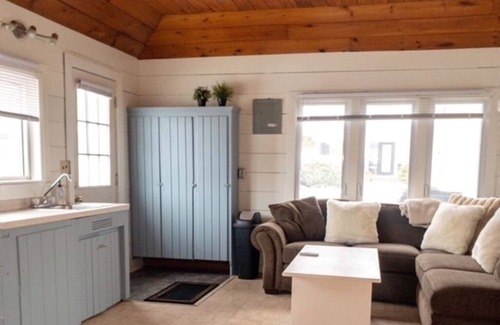Leamington House | The Bunkie on Lake Erie