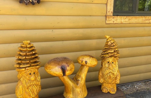 Idaho Falls Cabin | “The Bunkie” sleeps 6 in Ririe, has AC