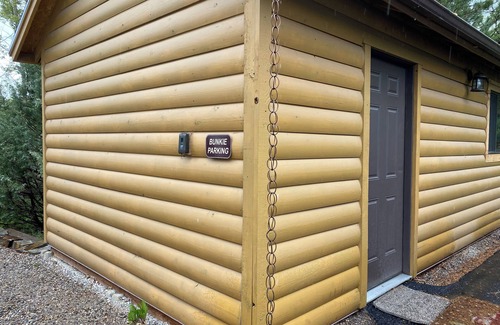 Idaho Falls Cabin | “The Bunkie” sleeps 6 in Ririe, has AC