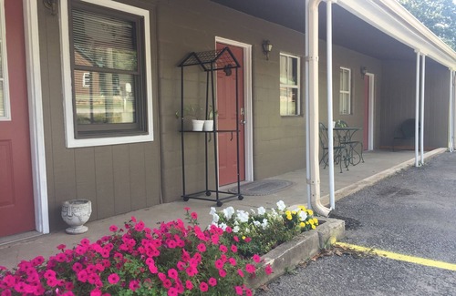 Aurora House | The Bunny Burrow in the quaint village of Aurora