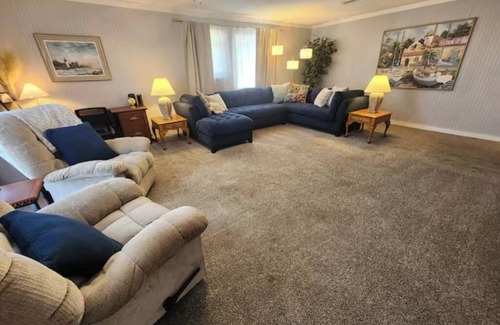 Murrells Inlet House | The Burgess Bungalow- Entire Home- less than a mile from the Marshwalk!