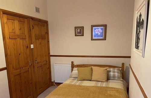 Dumfries Apartment | The Burns Apartment - Cosy Apartment for in historic Dumfries