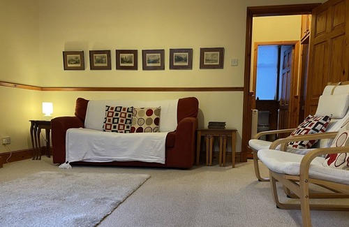Dumfries Apartment | The Burns Apartment - Cosy Apartment for in historic Dumfries
