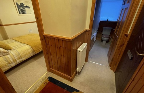 Dumfries Apartment | The Burns Apartment - Cosy Apartment for in historic Dumfries