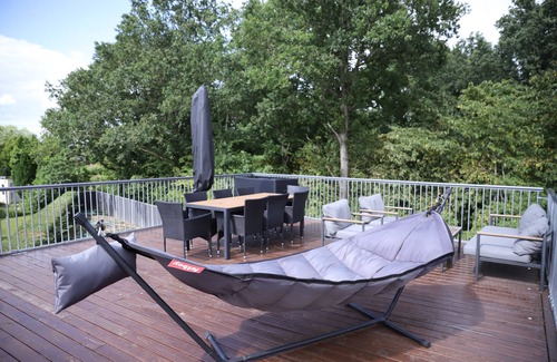 Odense Apartment | The Butterfly - Elegant Odense Retreat with Rooftop Views & Room for 7
