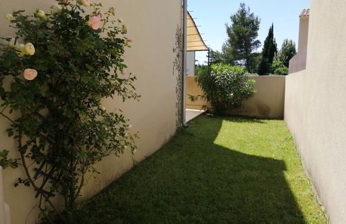 L'Isle-sur-la-Sorgue House | The Cabanon Laura *