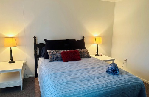 Shelby House | The Cabin at Downs Point - live life like a local !