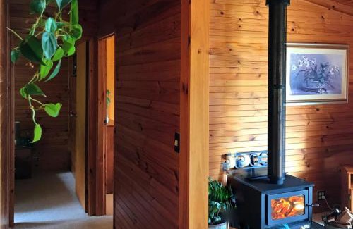Lunawanna House | The Cabin By the Sea - Cosy Waterfront Getaway
