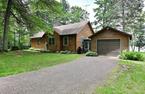 Hayward Cottage | The Cabin- cozy cottage on the sandy shores of the Chippewa Flowage