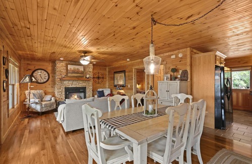 Purlear Cabin | "The Cabin": Views, Fire Pit, High Speed WiFi