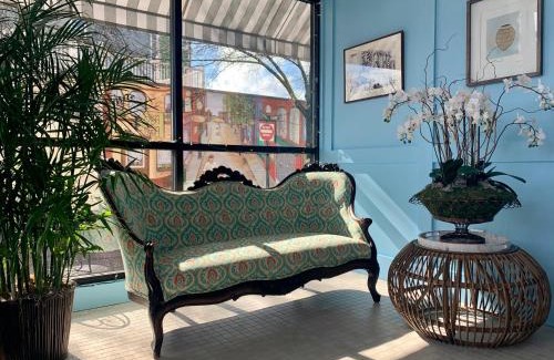 Beverly Hotel | The Cabot Lodge