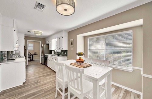 Waco House | The Cactus Casa Uno - Next to Lake Waco - 15m to Downtown Waco - PET FRIENDLY