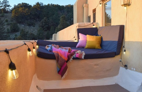 Arroyo Seco Apartment | The Cactus Studio - 15min to Ski Valley