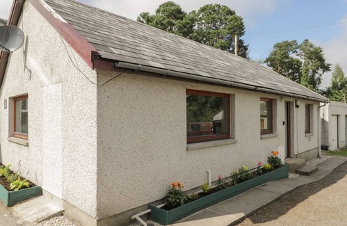 Boat of Garten Cottage | THE CAIRN, pet friendly, character holiday cottage in Boat Of Garten