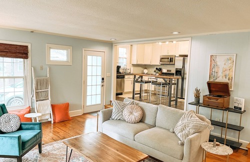 Tupelo Cottage | The Callaway Cottage- HOME AWAY FROM HOME!