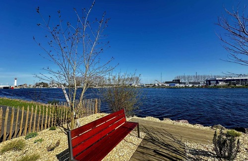 Ouistreham Apartment | The canal lighthouse, private garden