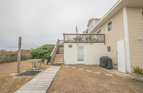 Holden Beach House | The Captain's Quarters - Oceanfront 2 Bedroom Home
