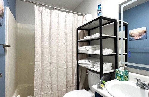 Kingsland Apartment | The Captain's Quarters in The Kings Land