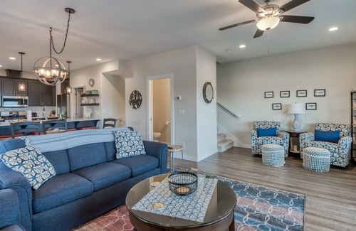 Depoe Bay House | The Captains Lookout Sleeps 6, Hot Tub, Pet Friendly, Ocean View