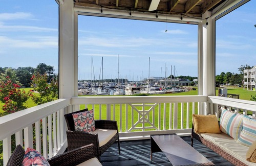 Fairfield Harbour House | The Captain’s Quarters