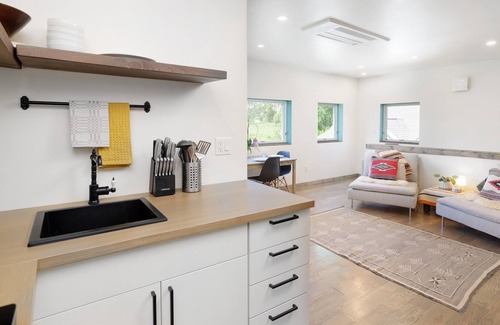 Carbondale Apartment | The Carbondale Perch | Views + Rooftop Deck!