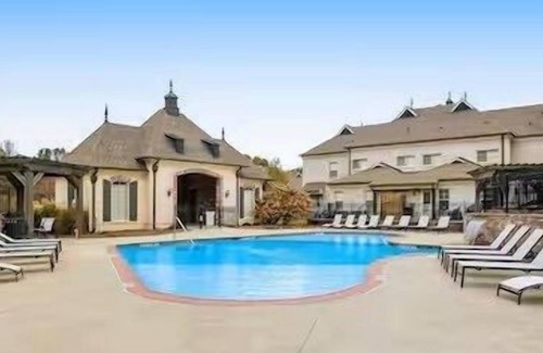 Oxford House | The Carl, 2BR Townhome by Velvet Ditch Villas